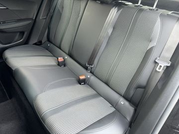 Peugeot 2008 GT Elektro 136 *NAVI*LED*KAMERA*TÜV NEU*