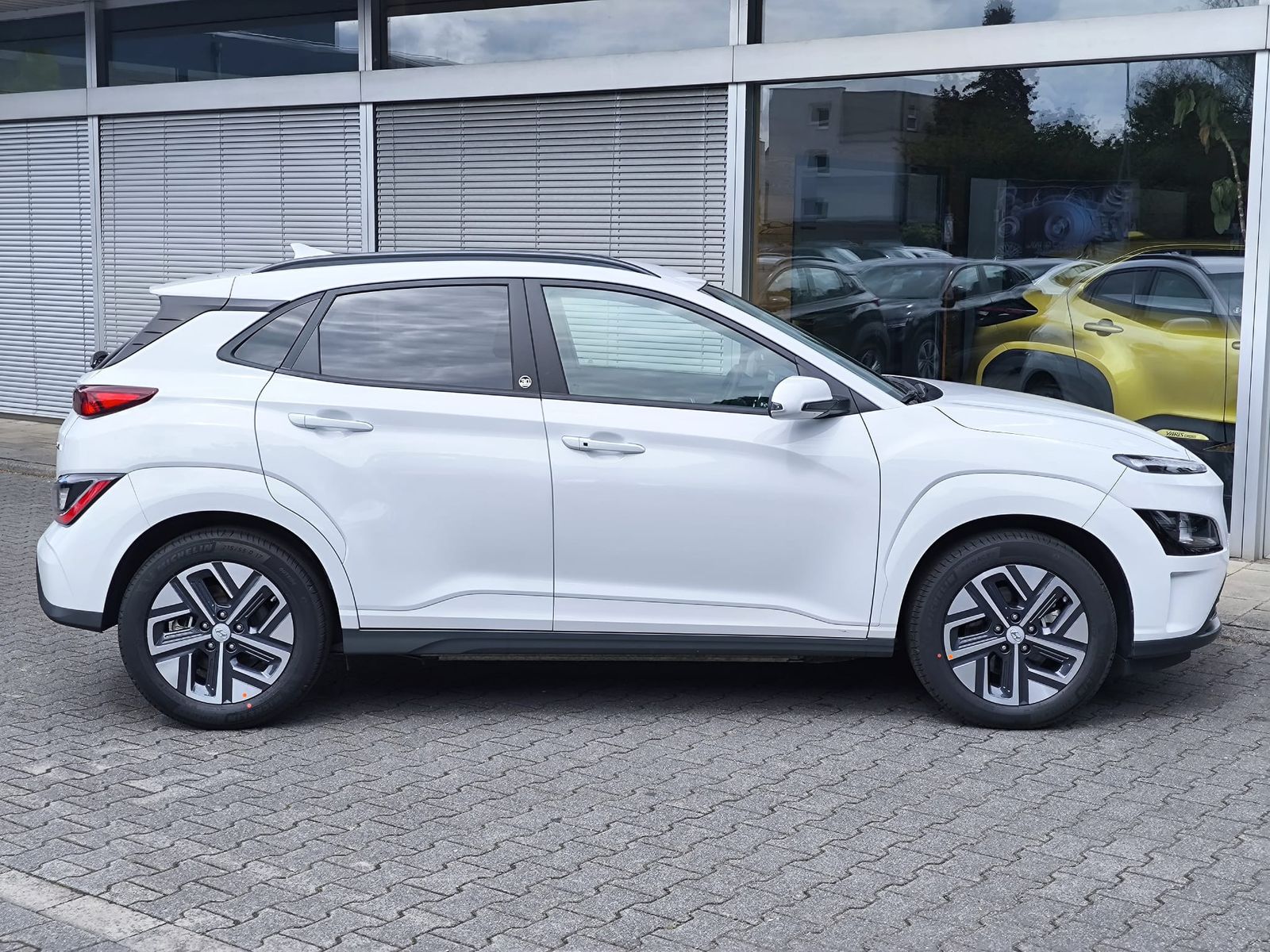 Fahrzeugabbildung Hyundai Kona Elektro Edition 30 LED+NAVI+SHZ+KAMER+KRELL