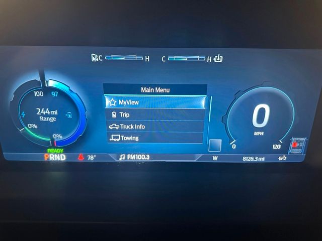 Ford F150 Lightning Lariat  gross Batterie im Vorlauf