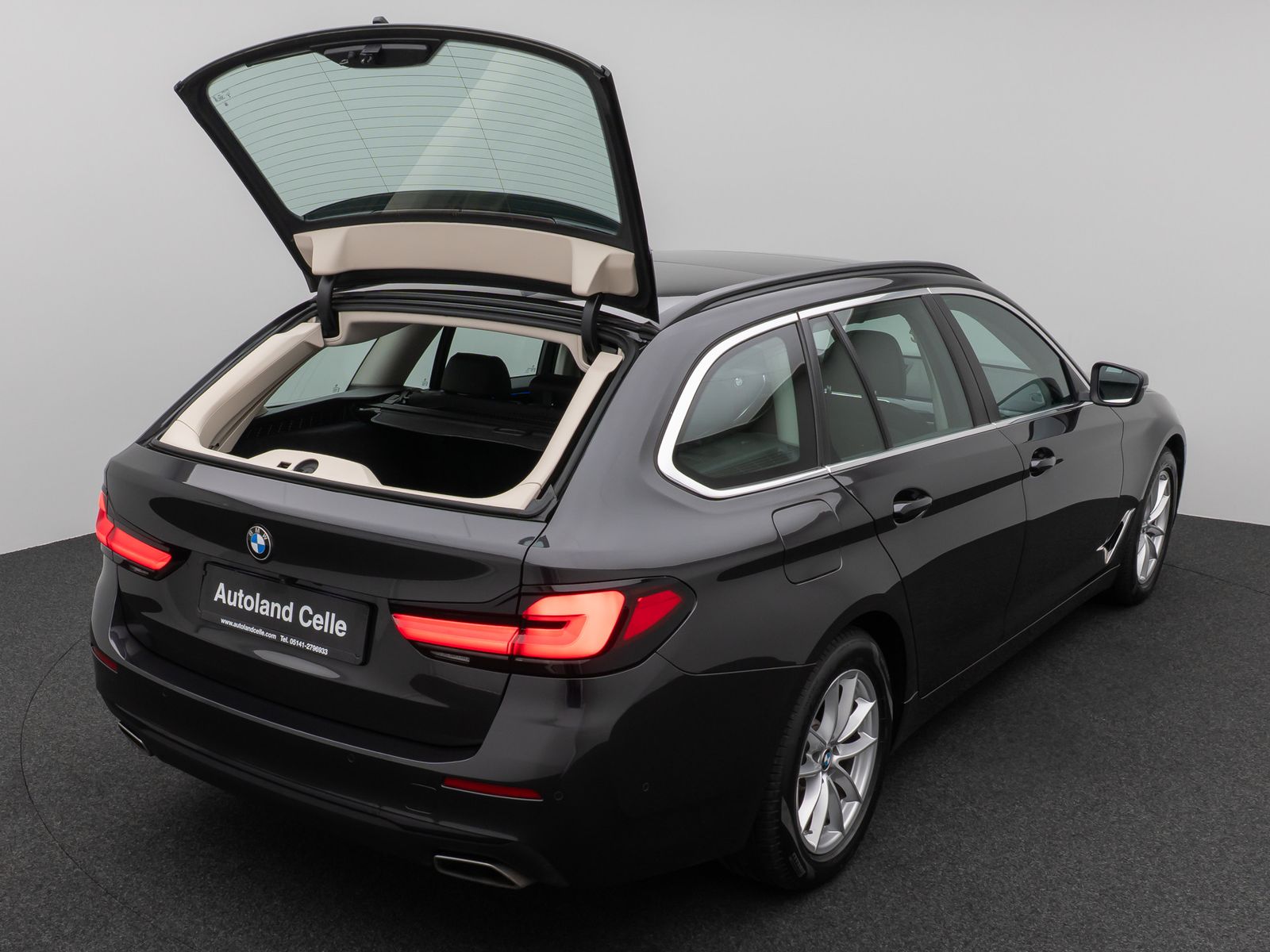 Fahrzeugabbildung BMW 530d Panorama Laser Kamera HUD DAB HiFi Komfort