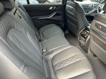 BMW X7 - 7