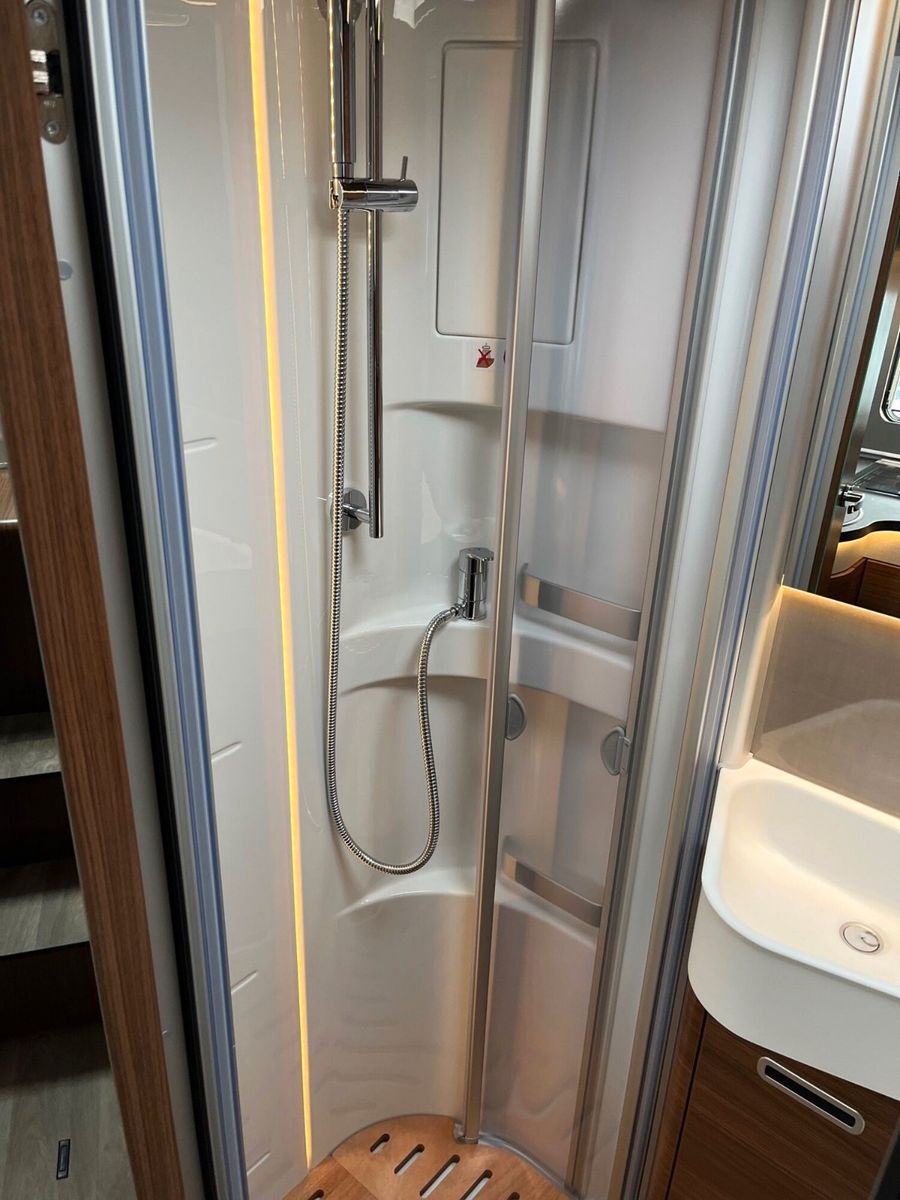 Fahrzeugabbildung HYMER / ERIBA / HYMERCAR Hymer B-MC I 600 Whiteline BMC i 600