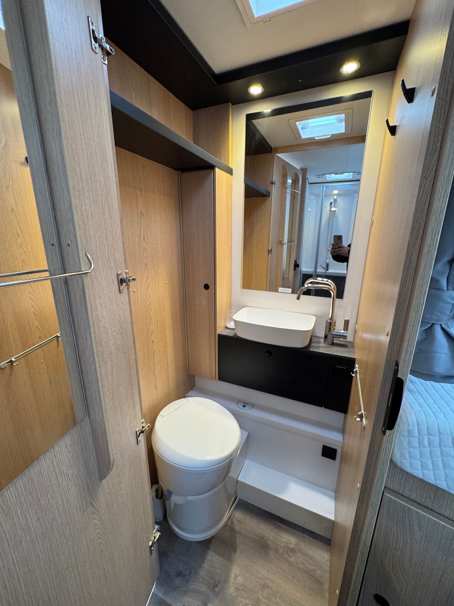 Fahrzeugabbildung Sunlight ADVENTURE EDITION T 68 1HAND KEIN MIETER HUBBETT