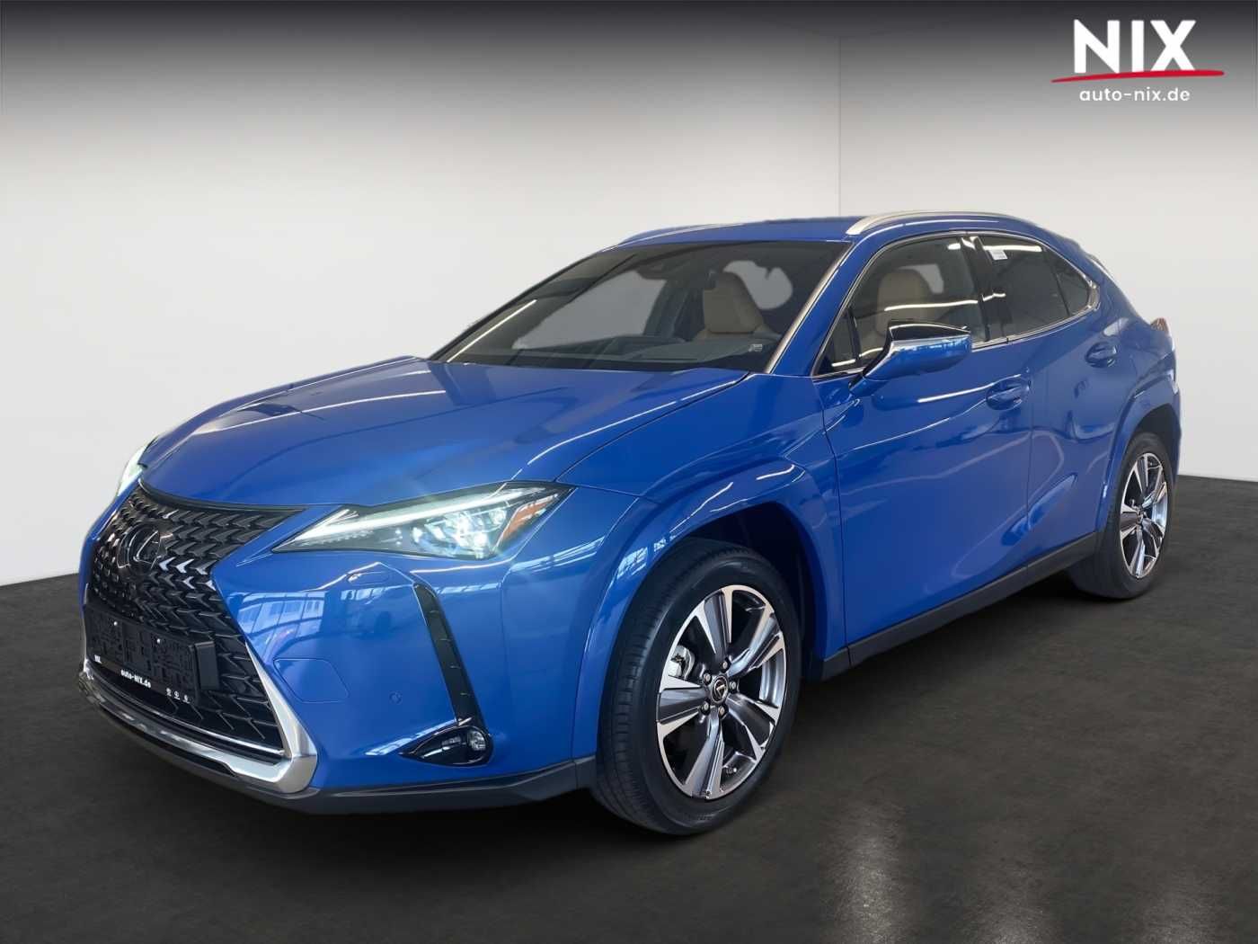 Lexus UX 300e Entry + Luxury-Paket + HUD