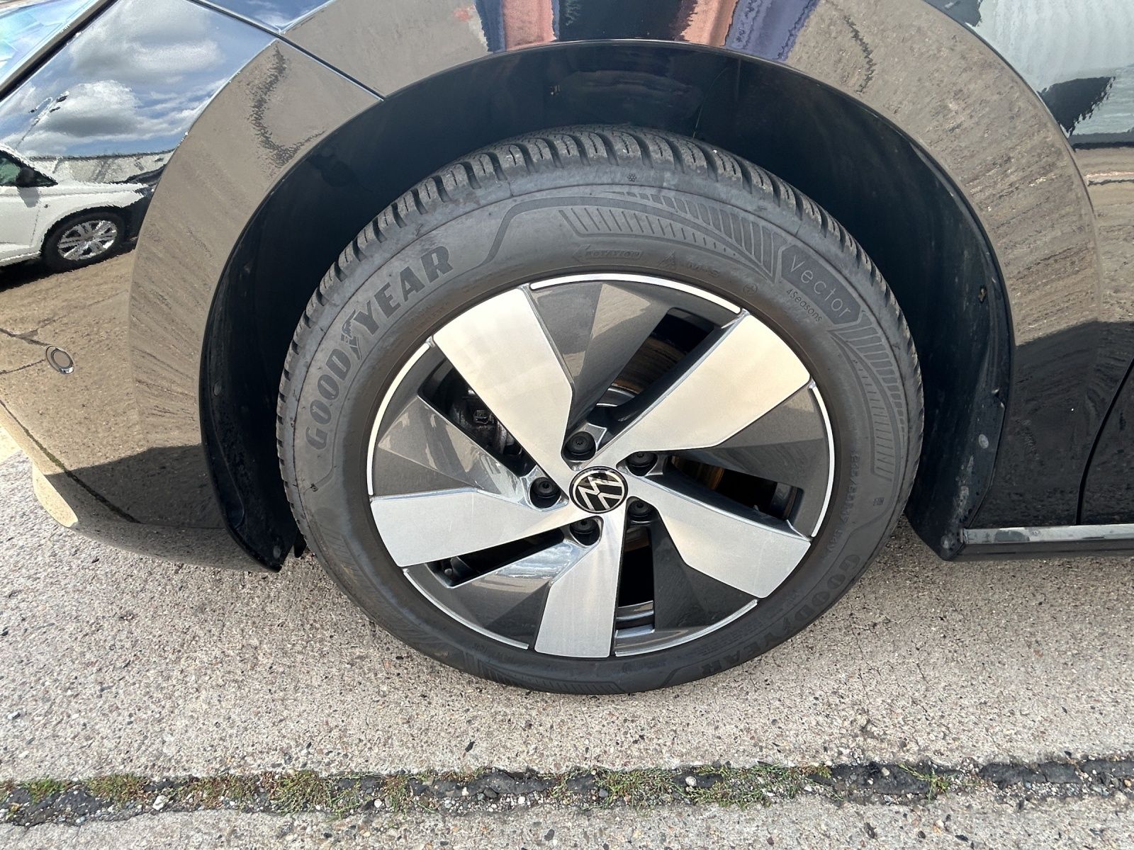 Fahrzeugabbildung Volkswagen Passat Variant Business TDI DSG LED ACC AHK SHZ