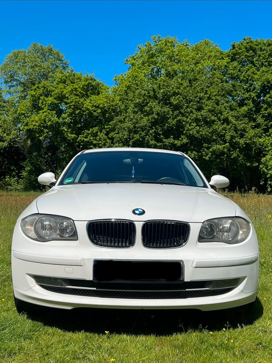 BMW 116 2008 — rear view