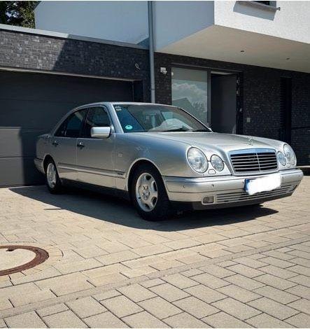 Mercedes-Benz E 230