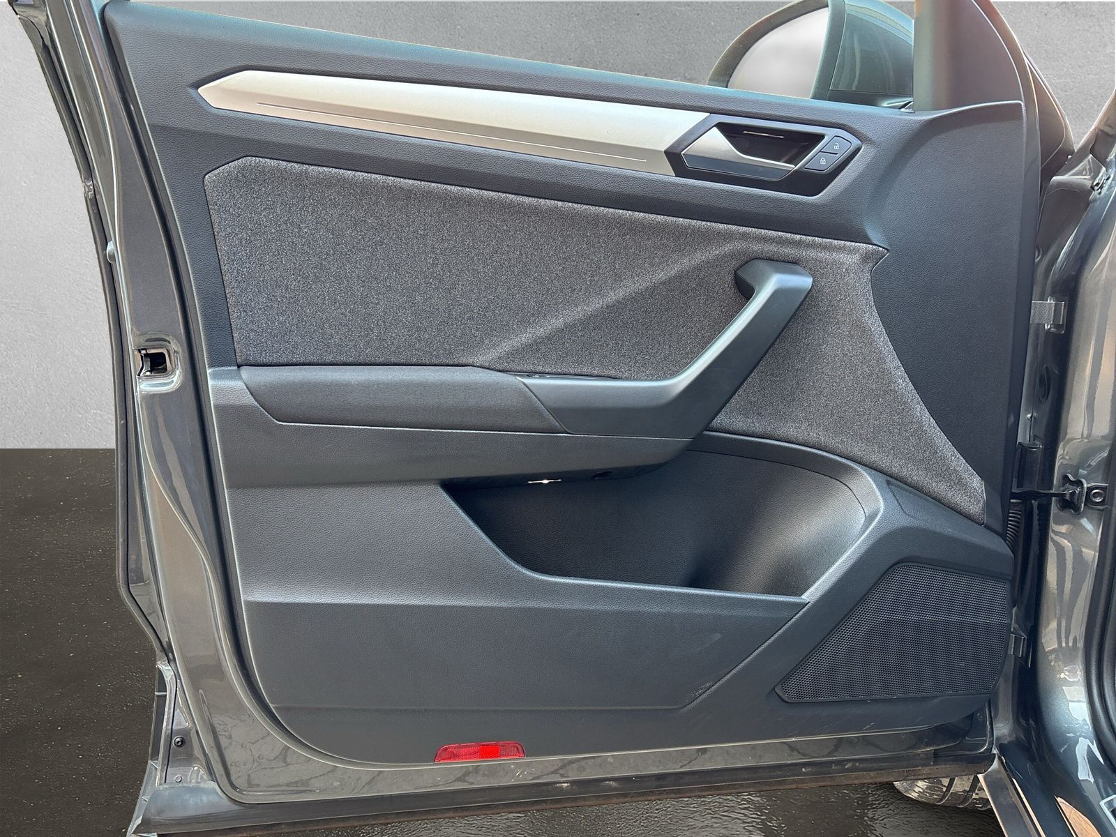 Fahrzeugabbildung Volkswagen T-Roc Move 2.0 TDI DSG AHK RFK App-Connect