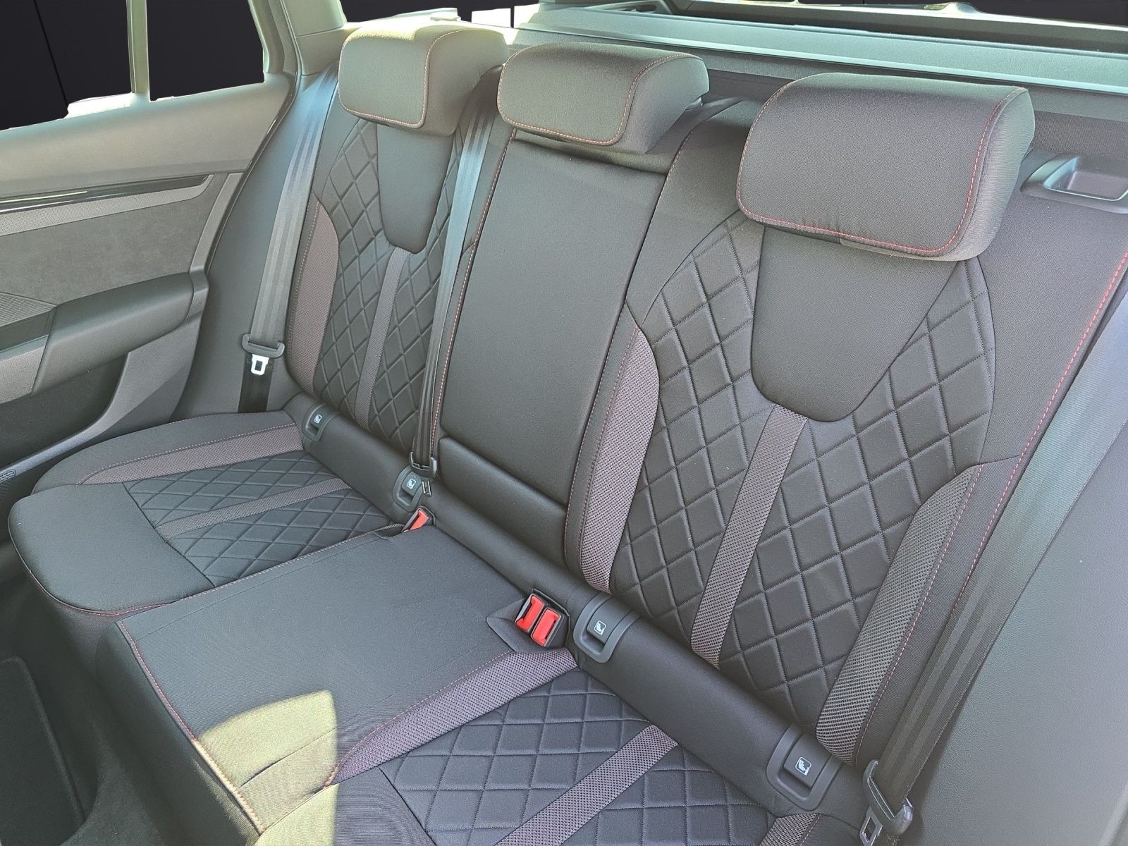 Fahrzeugabbildung SKODA Octavia Combi RS 4x4 2.0 TDI DSG ACC AHK RFK