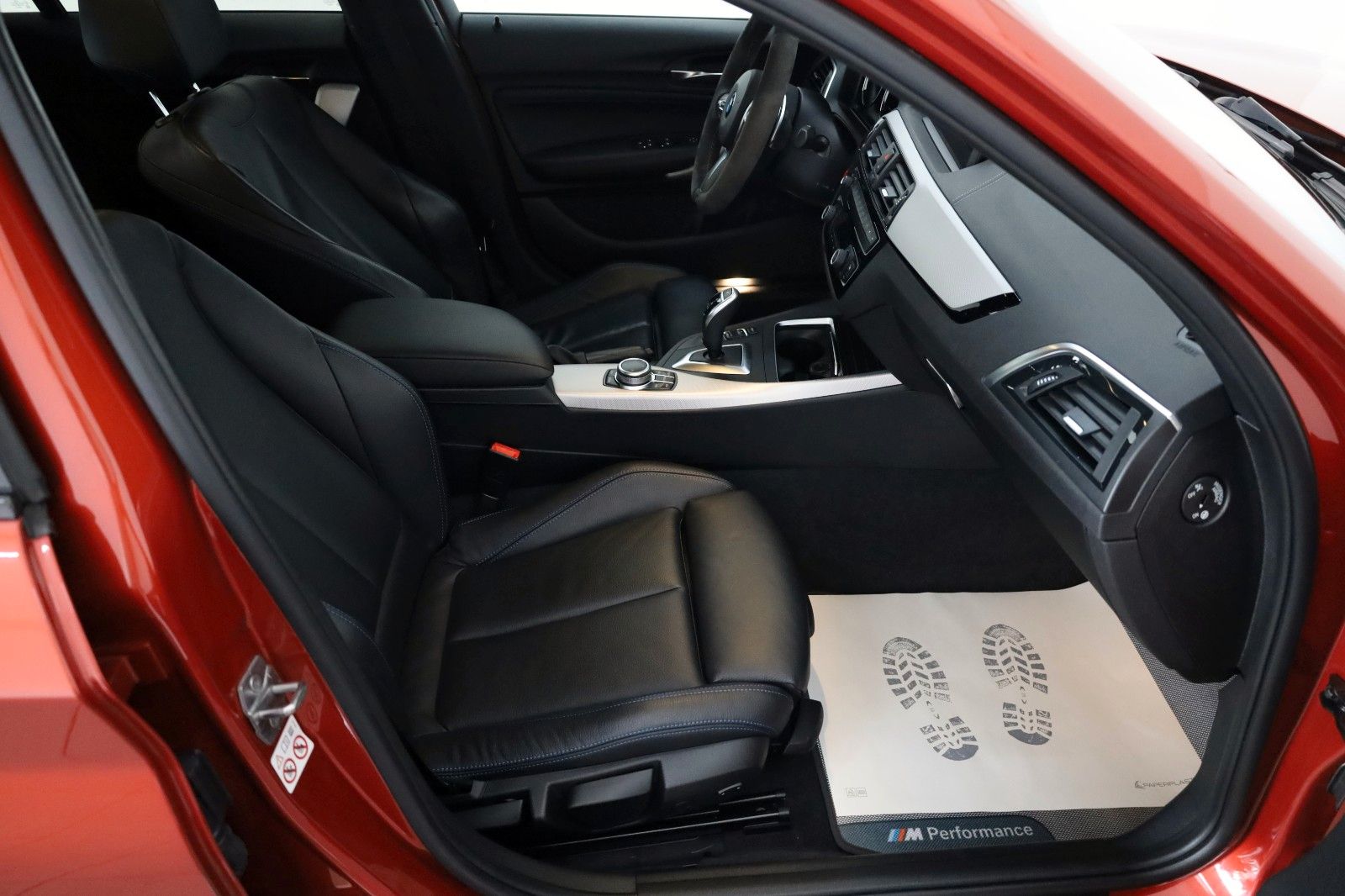 Fahrzeugabbildung BMW M140i Special Edition,Akrapovic,Leder,8fach 18"