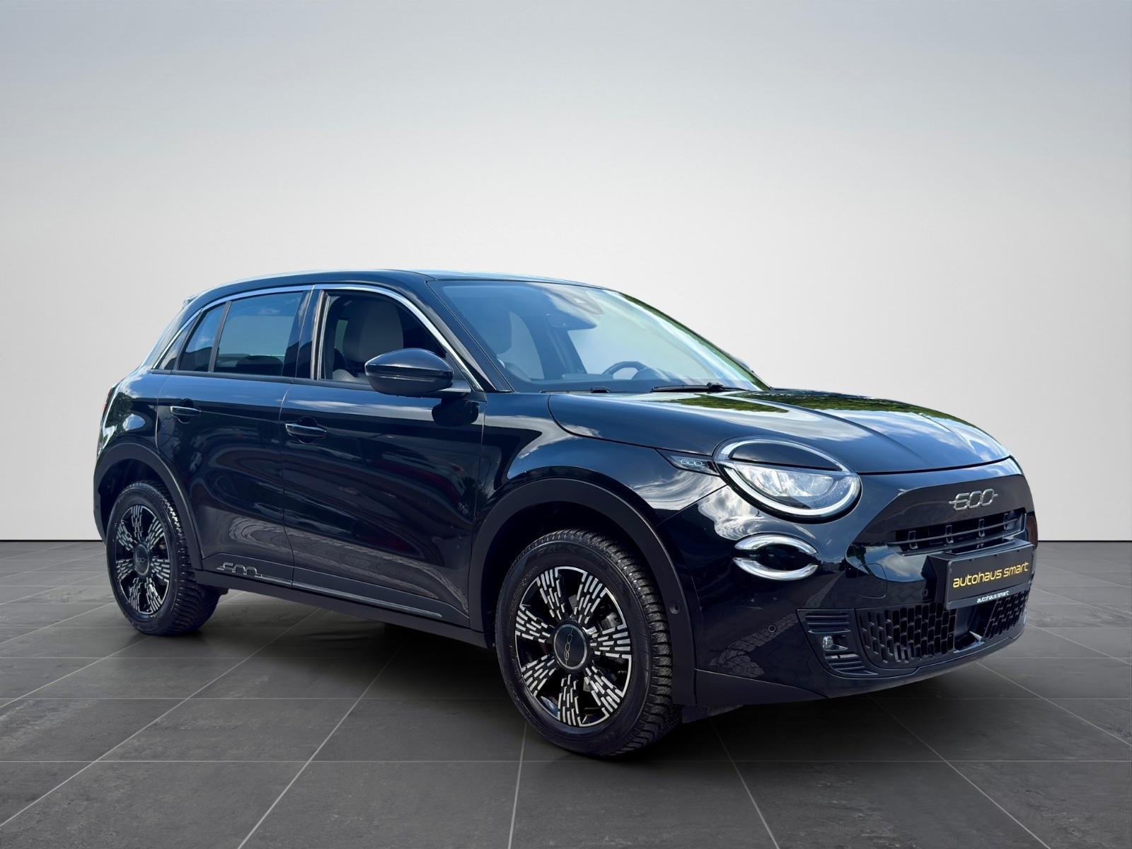 Fiat 600 Hybrid Basis**1.Hand**Carplay**R.Kamera**
