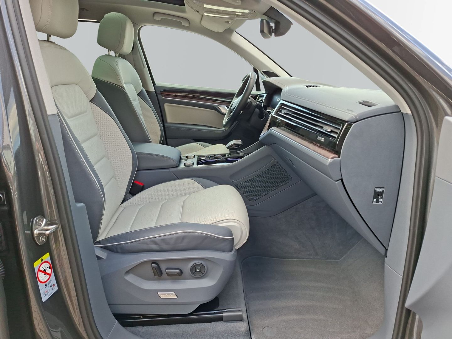 Touareg 3.0 TSI 4M Elegance *STHZ*AHK*PANO*HUD*
