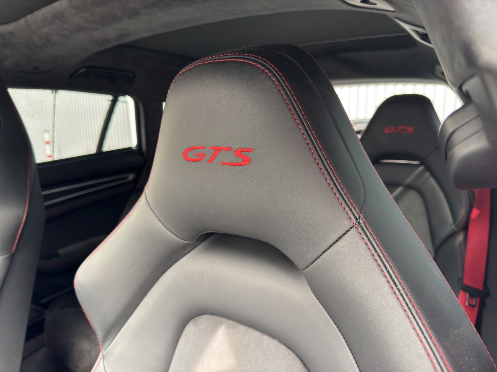 Fahrzeugabbildung Porsche PANAMERA SPORT TURISMO GTS BURM PANO STANDHEIZ