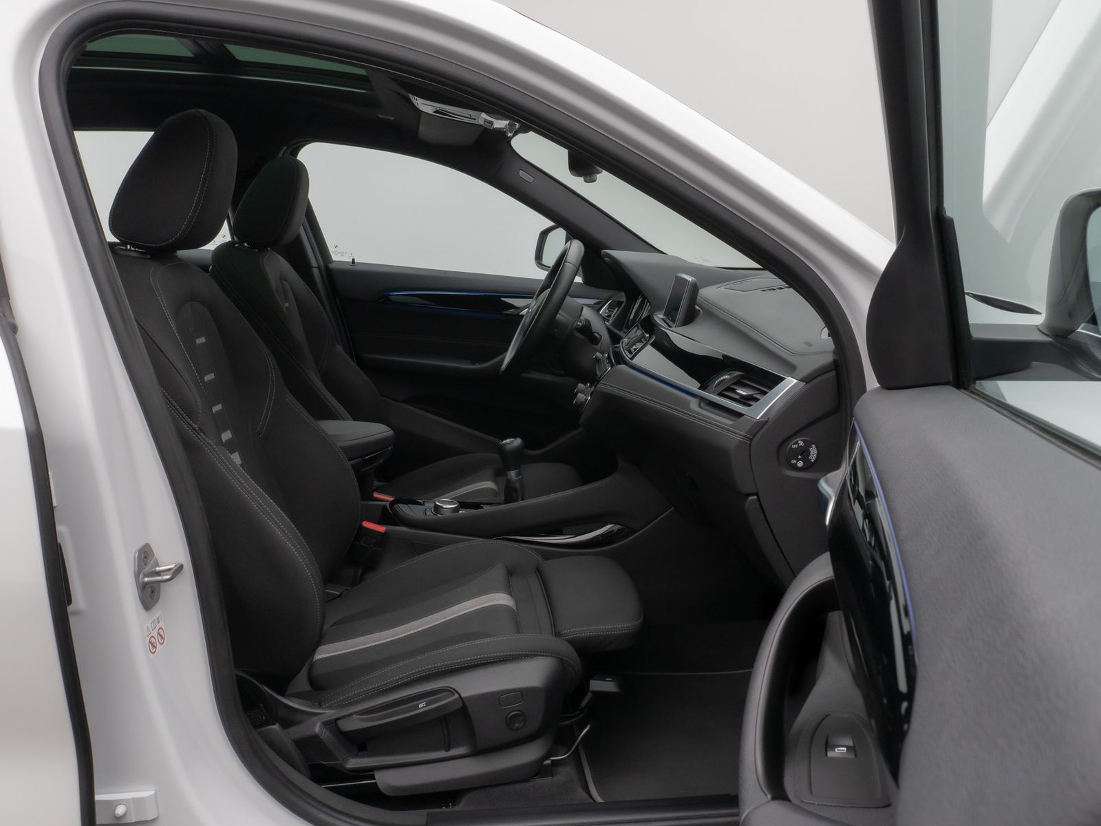 Fahrzeugabbildung BMW X2 sD18i Panorama Kamera DAB HiFi Komfort MSport