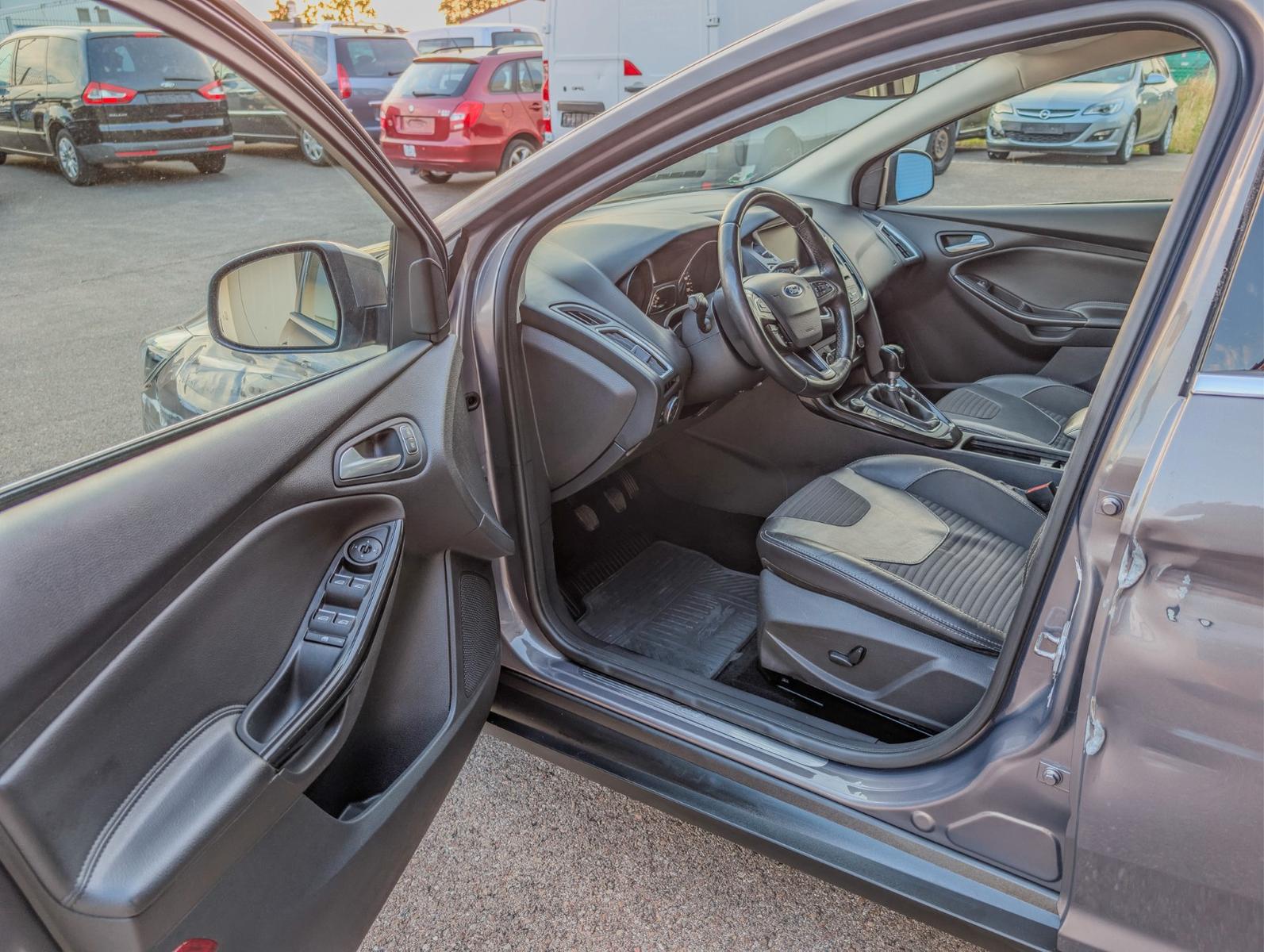 Ford Focus 2015 — photo 12