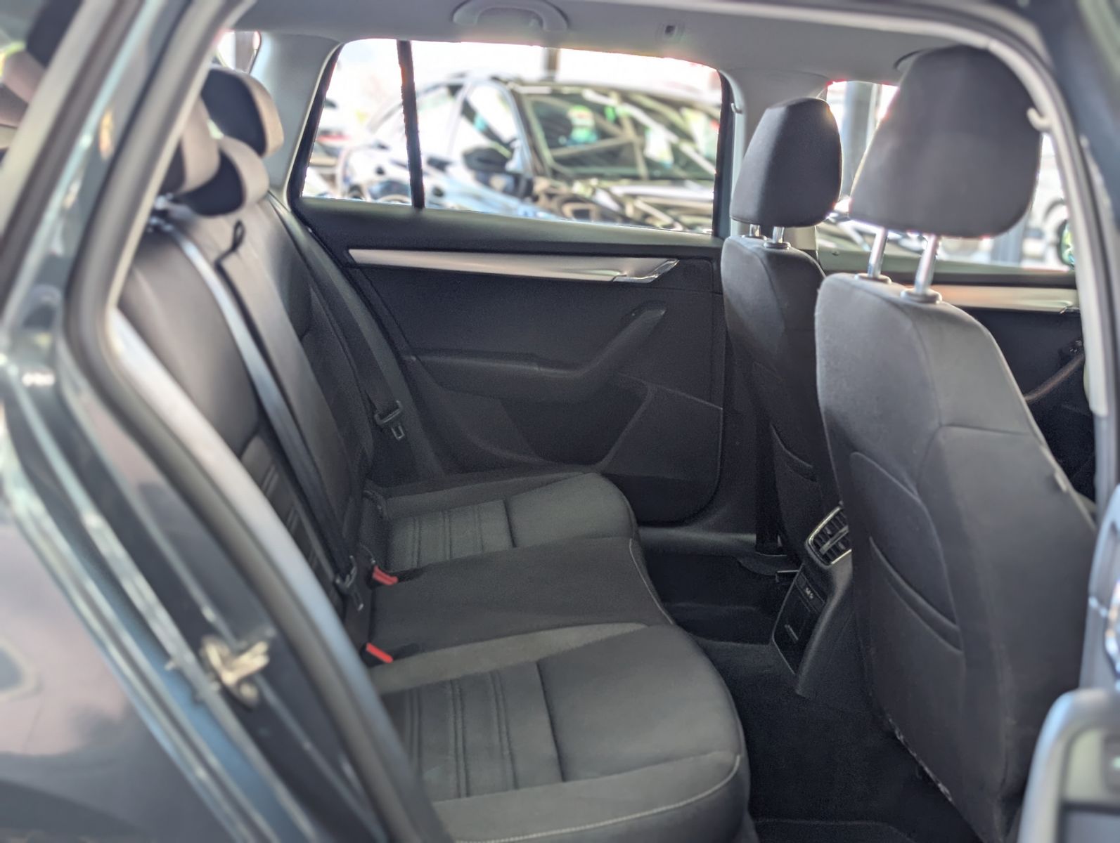 Fahrzeugabbildung SKODA Octavia 1.0 TSI Tour TEMP LED SHZ APP