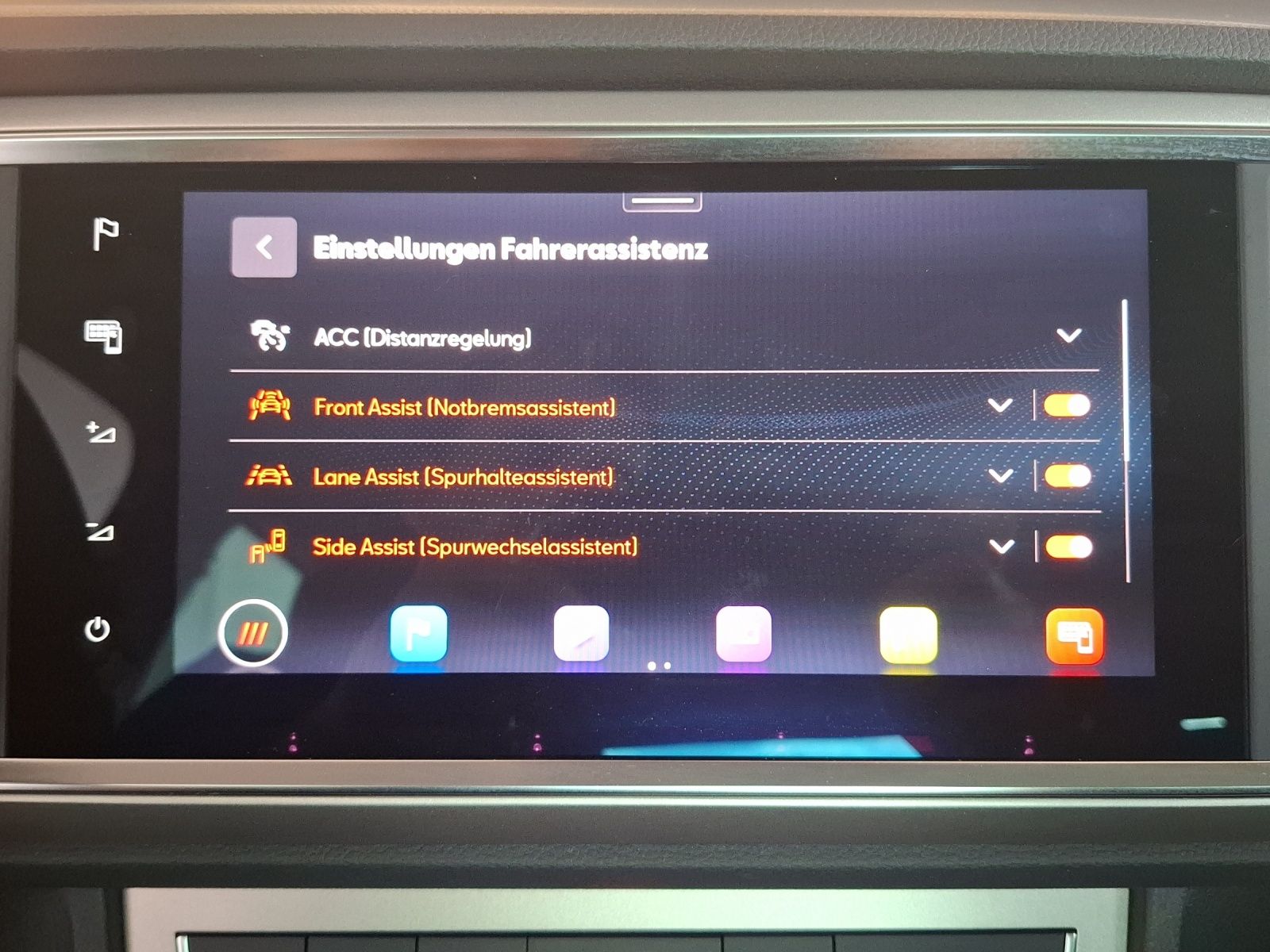 Fahrzeugabbildung SEAT Ateca TSI Xperience DSG LED AHK Navi AID ACC RFK