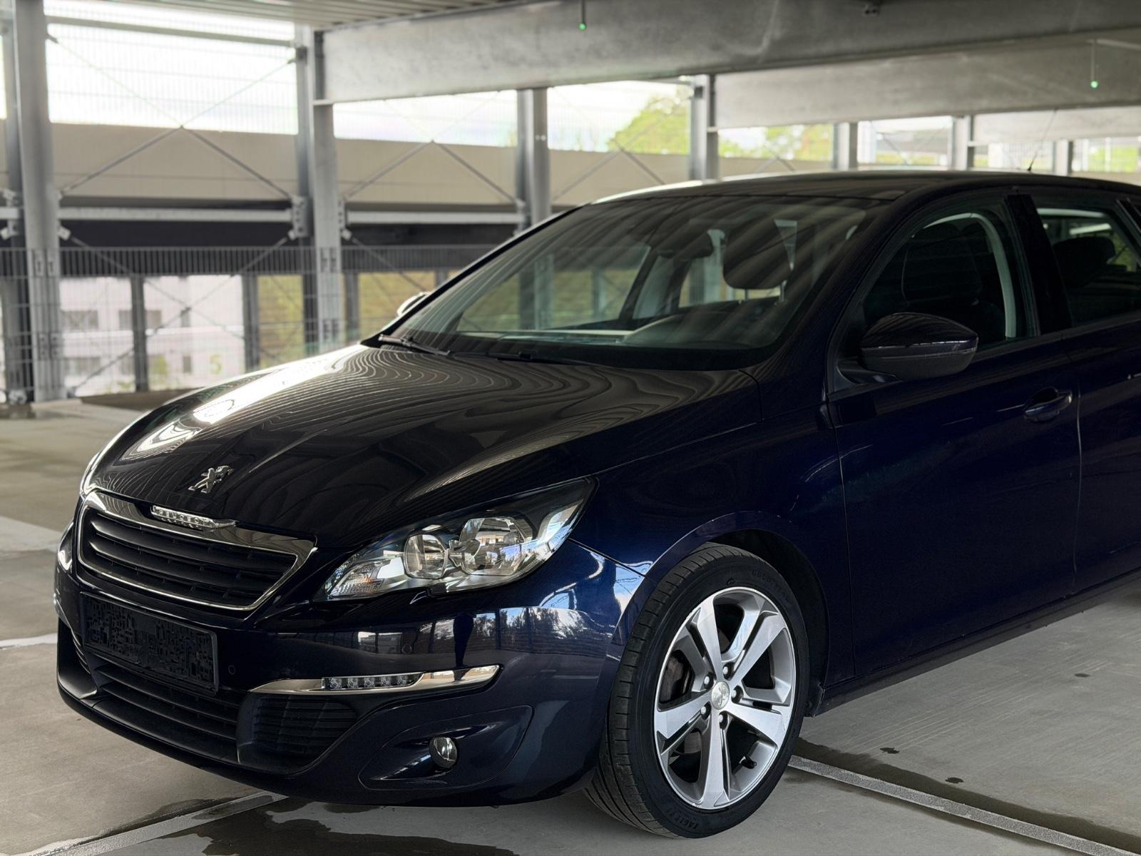 Peugeot 308 2015 — rear view