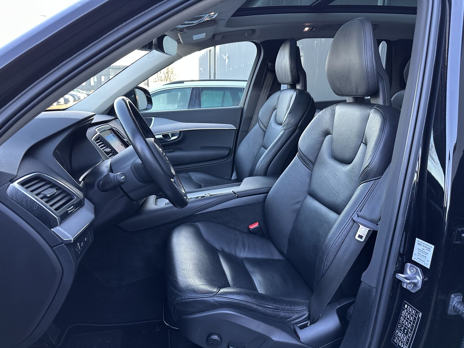 Fahrzeugabbildung Volvo XC90 T8 AWD Inscription 7-Sitzer NAV+LED+VC+PANO