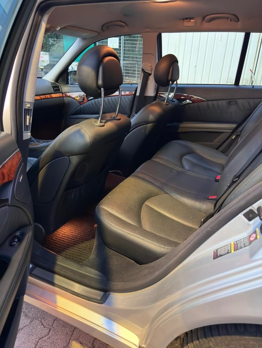 Mercedes-Benz E320 2004 — photo 7