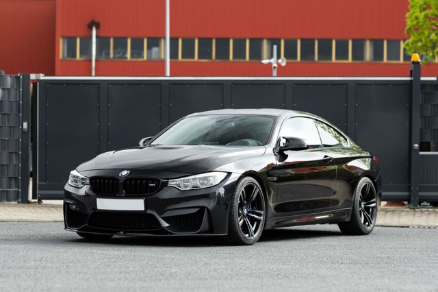 BMW M4, Schalter, nur 54.000km, M-Performance