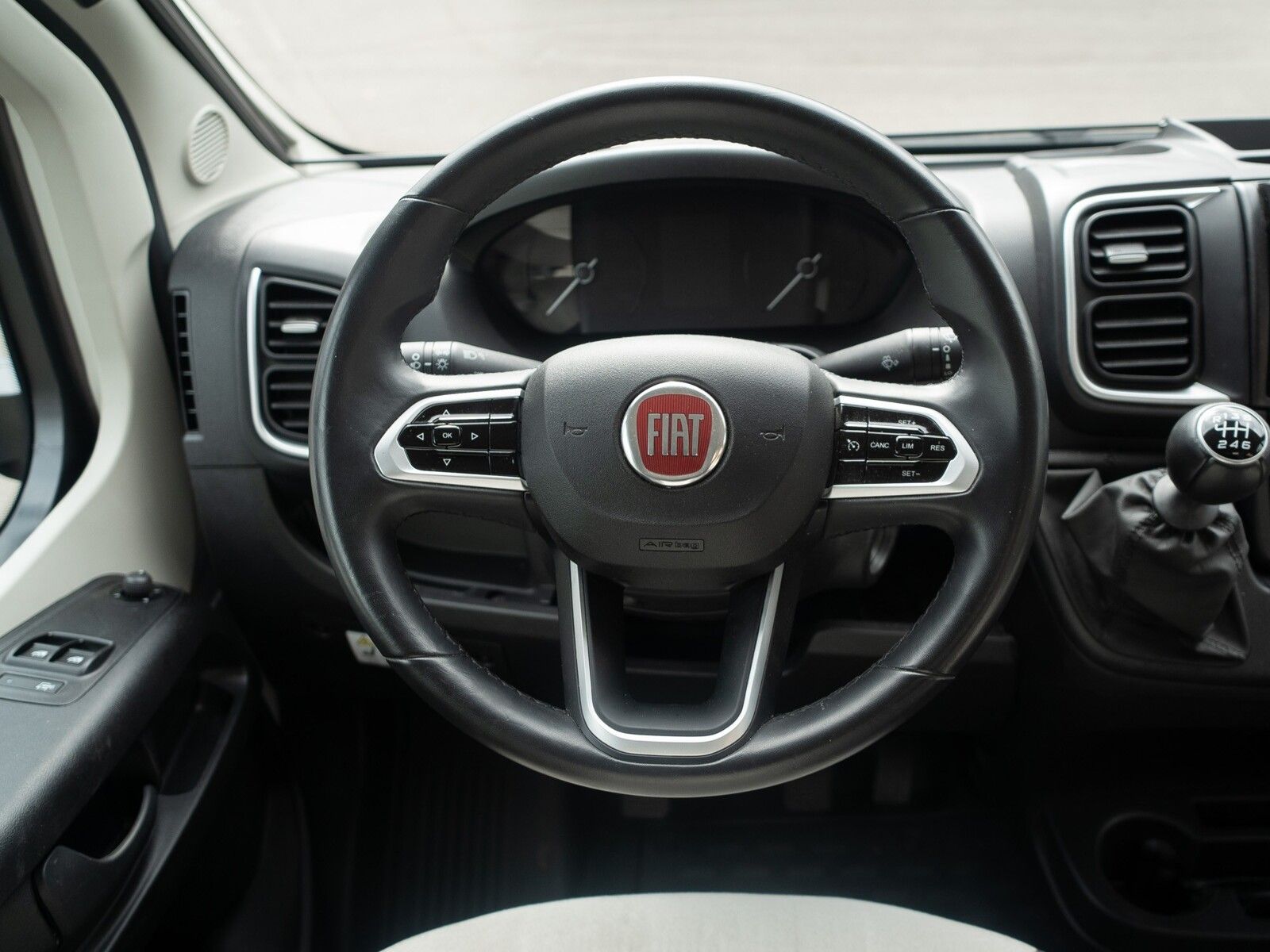 Fahrzeugabbildung Sunlight Adventure Cliff 640 Navi Kamera, Fahrradträger