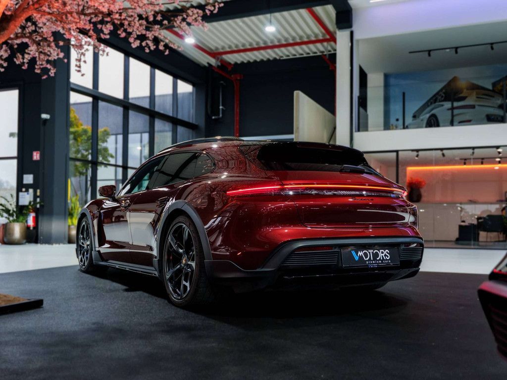 Porsche Taycan Cross Turismo 4 93.4 kWh - Cherry Red - S imagem 3