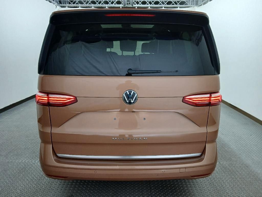 Fahrzeugabbildung Volkswagen T7 Multivan Style lang Pano HuD H&k AHK vis-avis