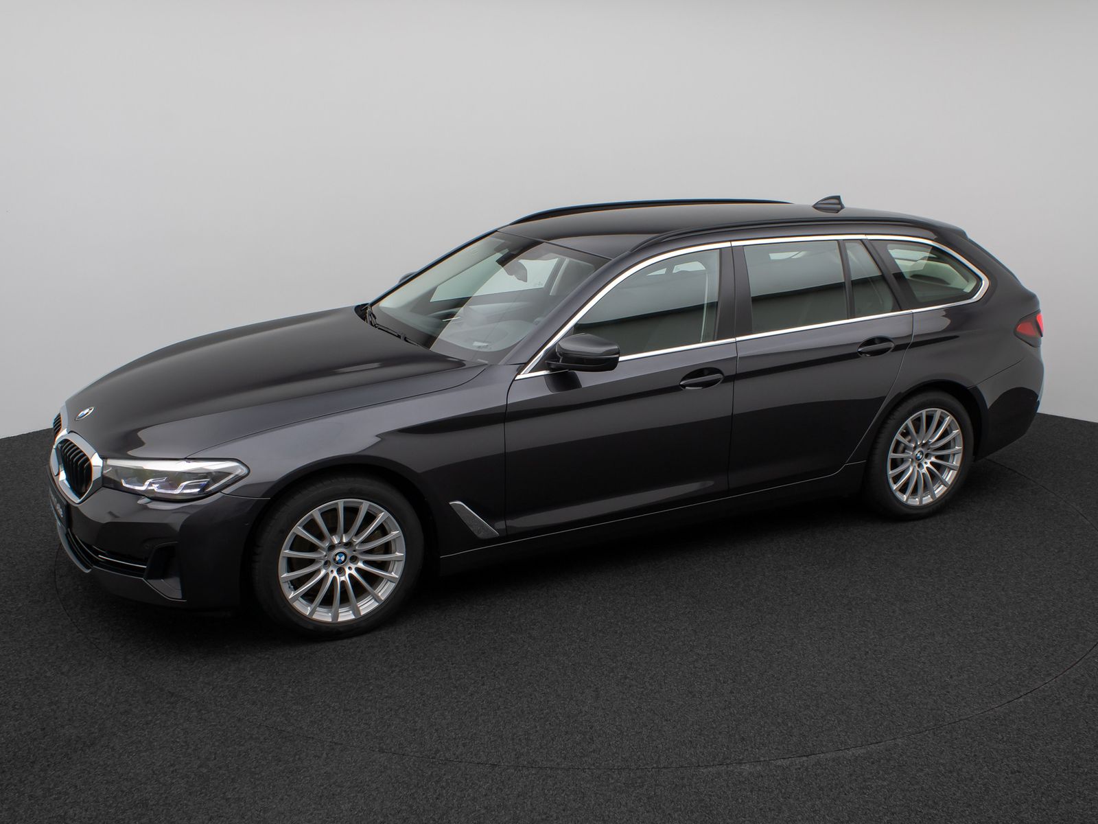 Fahrzeugabbildung BMW 520d Kamera HUD DAB 4xKlima DrivingAssist Alarm