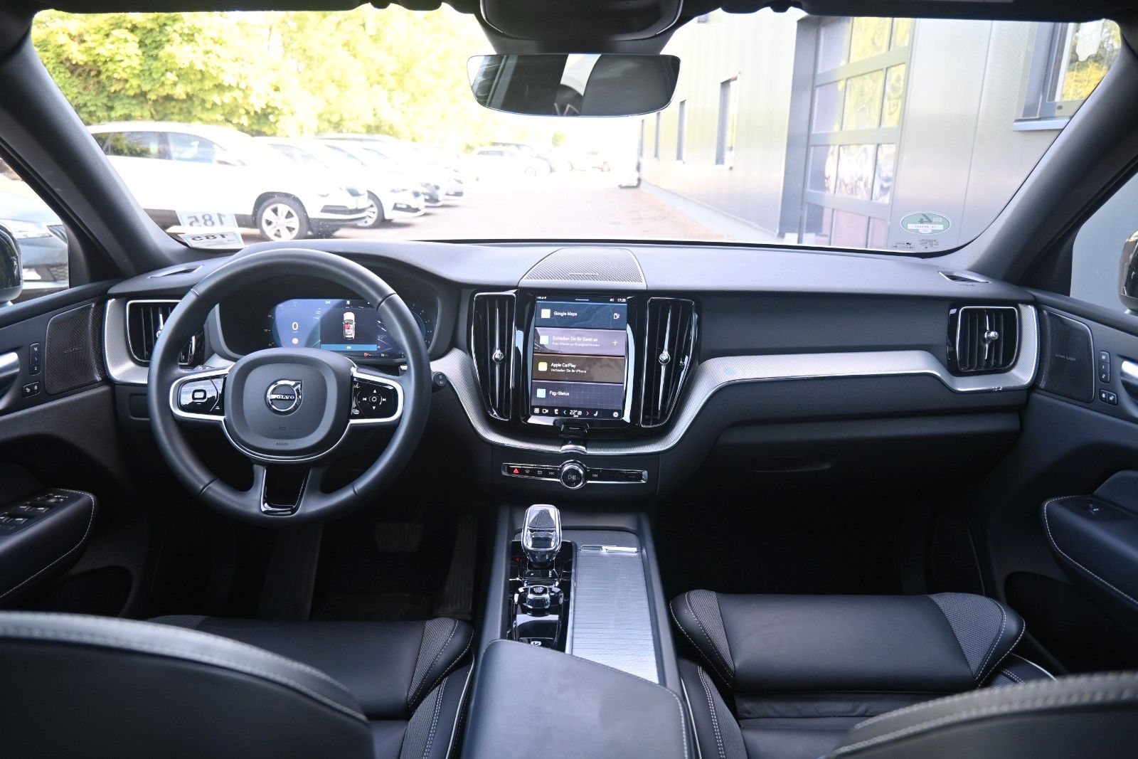 Fahrzeugabbildung Volvo XC60 B5 AWD Plus Dark*LED*PANO*360*H&K*BLIS