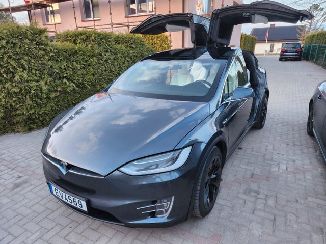 TESLA Model X
