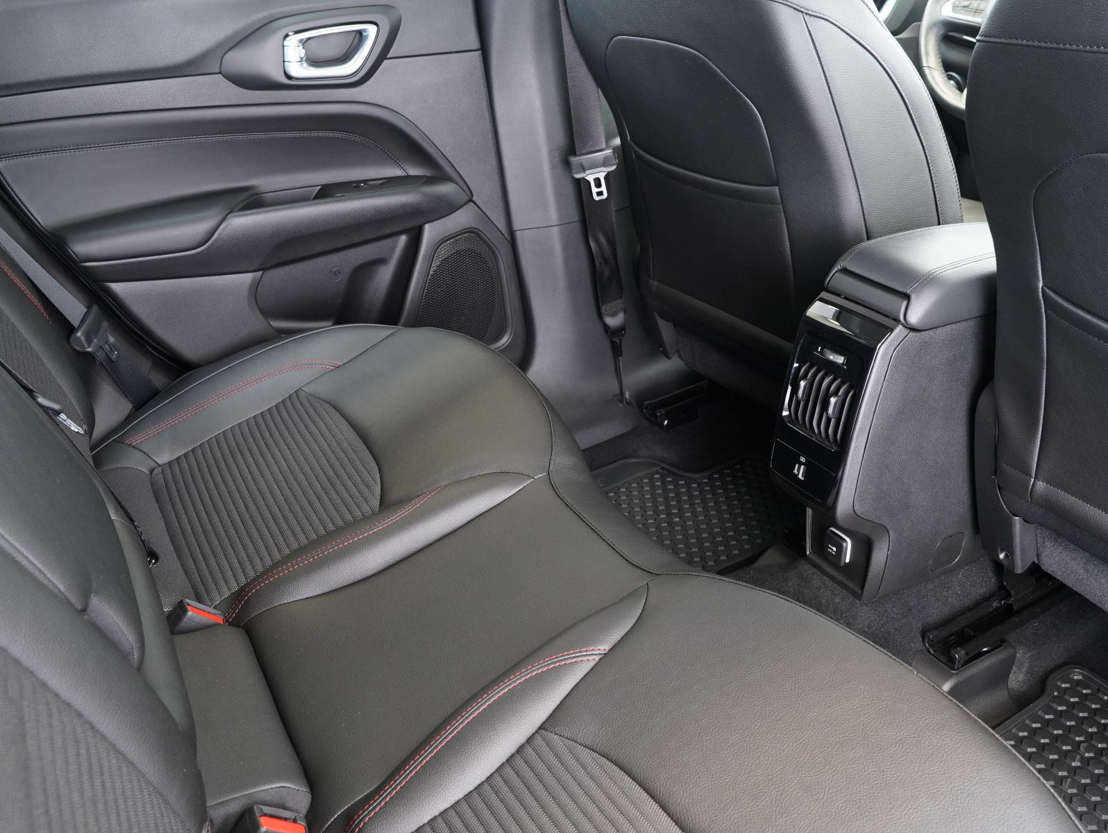 Fahrzeugabbildung Jeep Compass 1.5 MultiAir Mild Hybrid High Altitude
