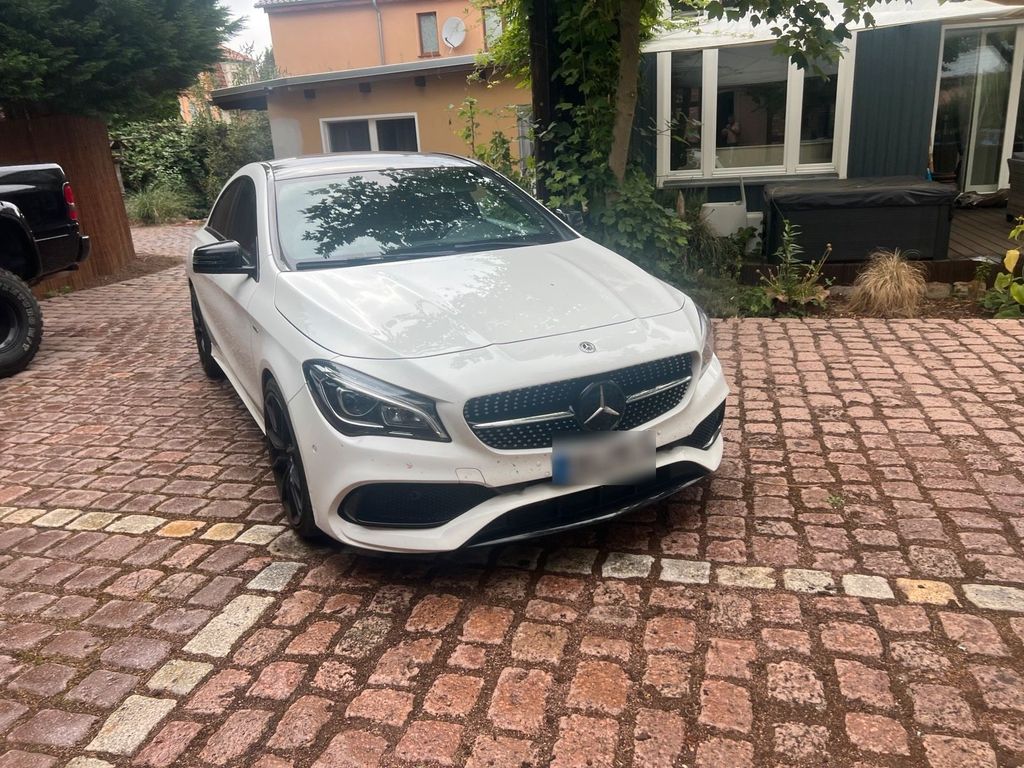 Image of Mercedes-Benz CLA 200