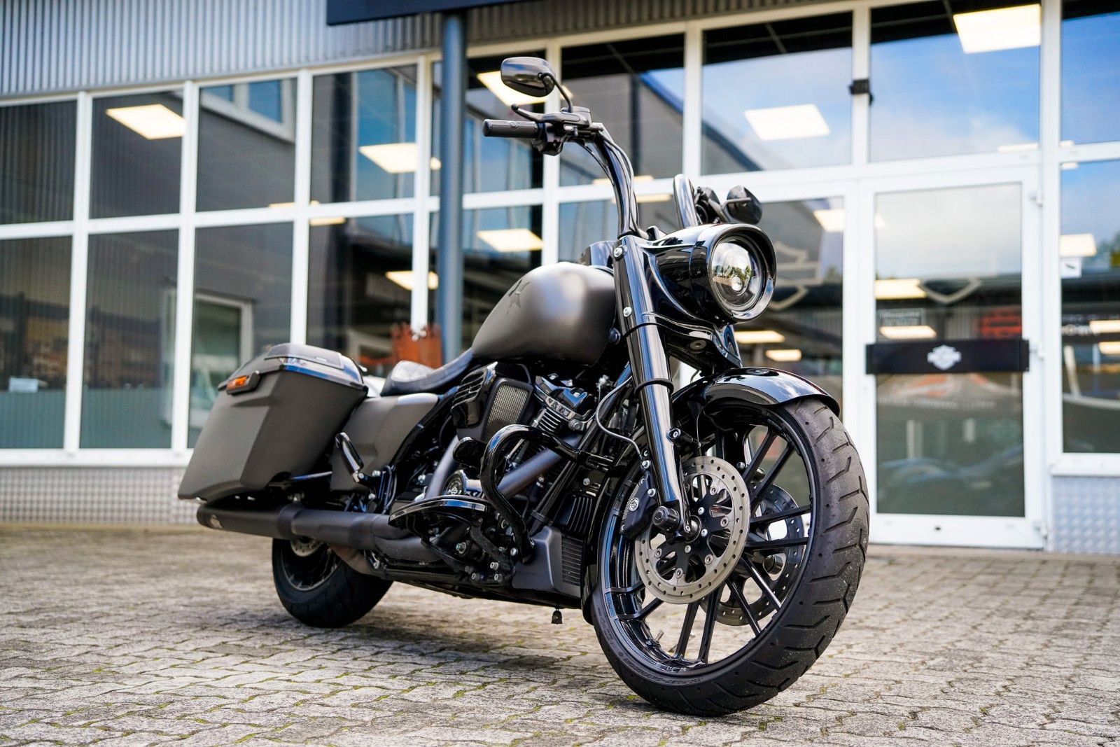 Fahrzeugabbildung Harley-Davidson FLHRXS ROAD KING SPECIAL 107 CUI - JEKILL&HYDE -