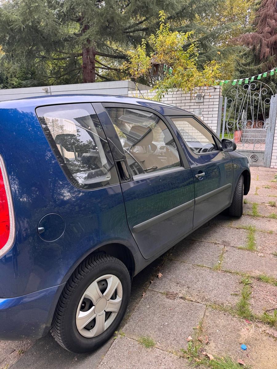 Skoda Roomster 2009 — rear view