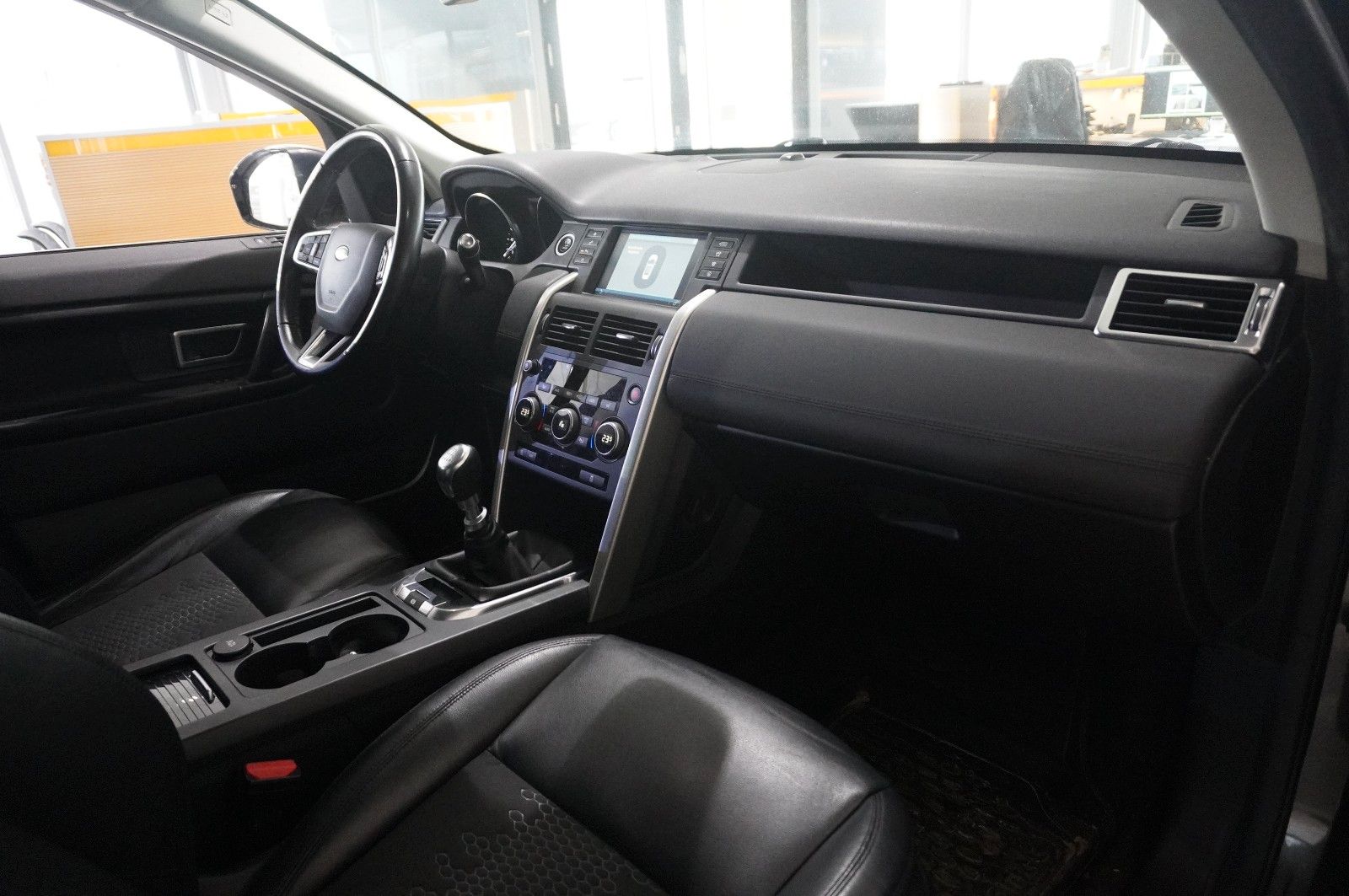 Fahrzeugabbildung Land Rover Discovery Sport 2.0D PURE NAVI/LED/SHZ/PDC/SPORT