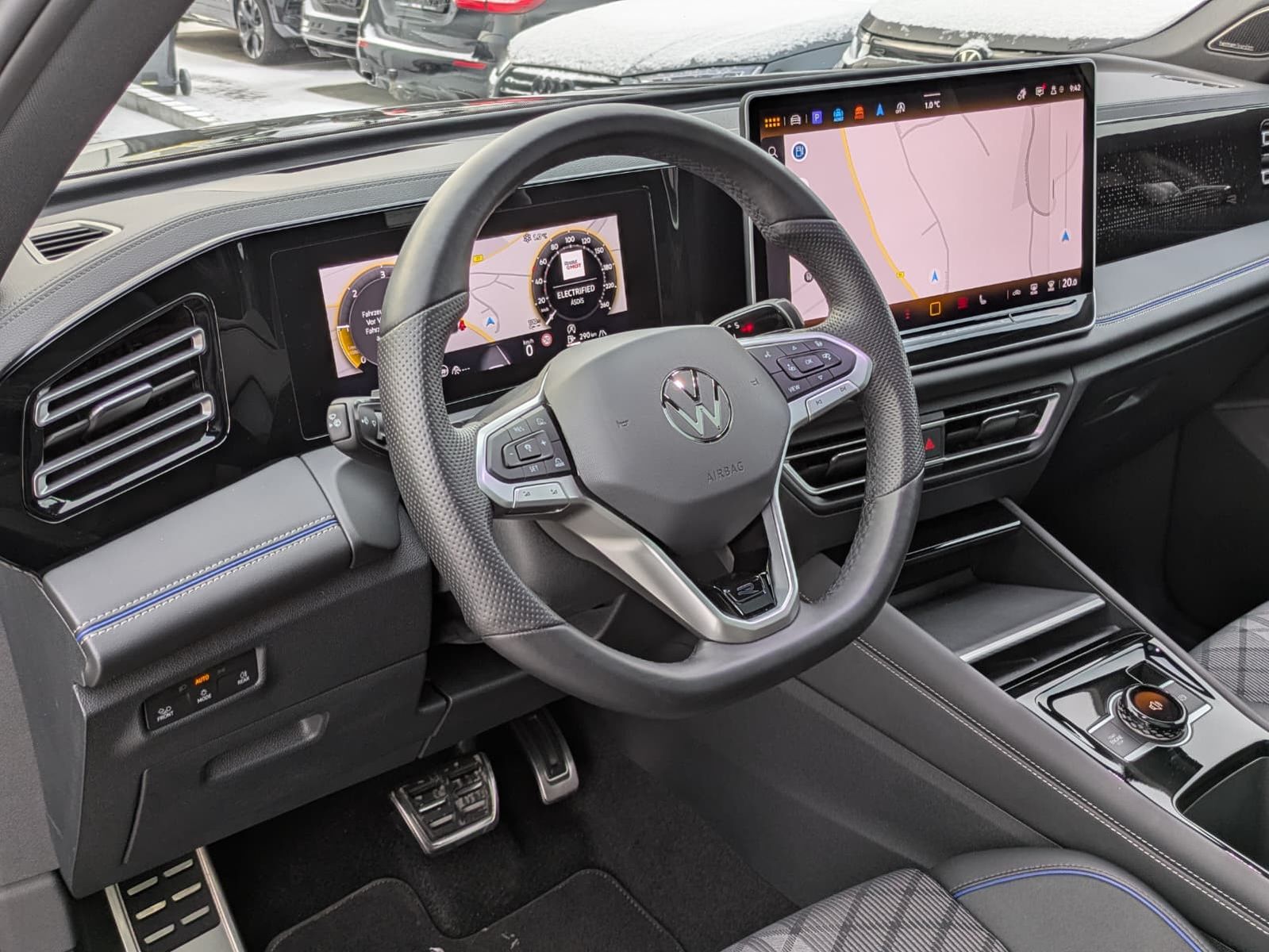 Fahrzeugabbildung Volkswagen Tiguan 2.0 TDI 4M R-Line PANO*H&K*AHK*MATRIX*20"