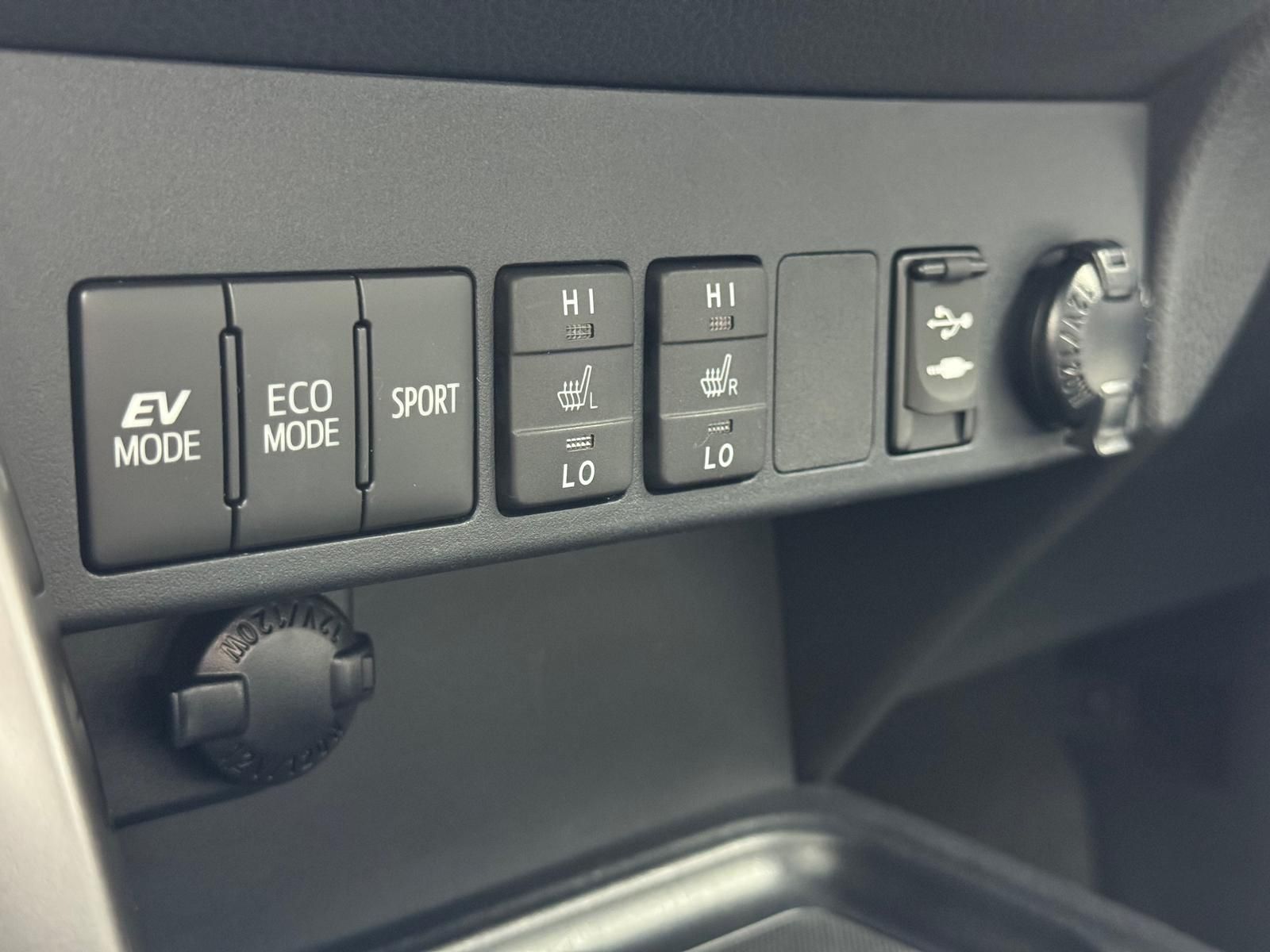 Fahrzeugabbildung Toyota RAV 4 2.5 EXECUTIVE/STANDHZ/RCAM/KEY/LED/DAB/RSA