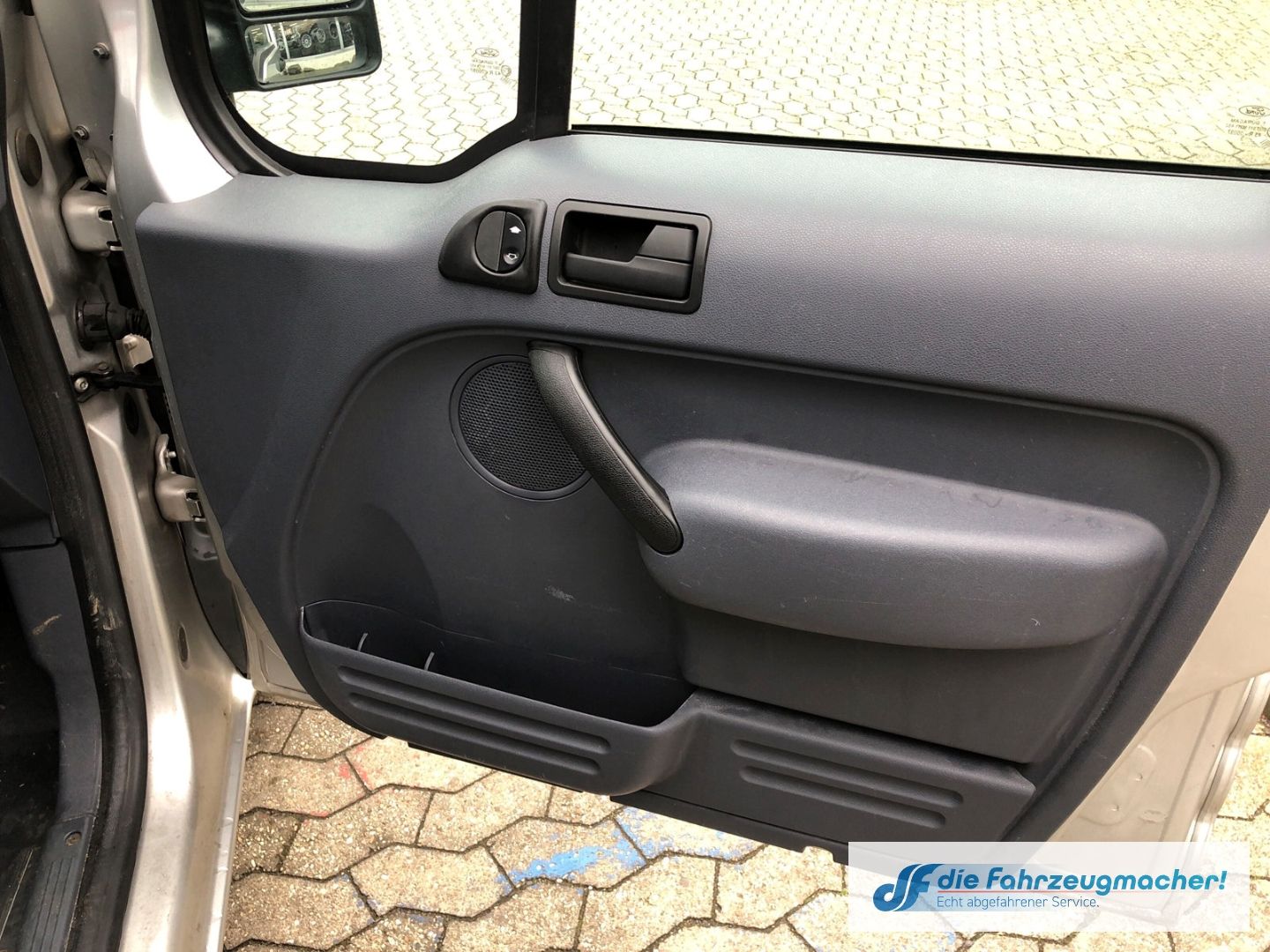 Fahrzeugabbildung Ford Transit Connect Kasten lang 1.8 TDCi DPF PDC Spr