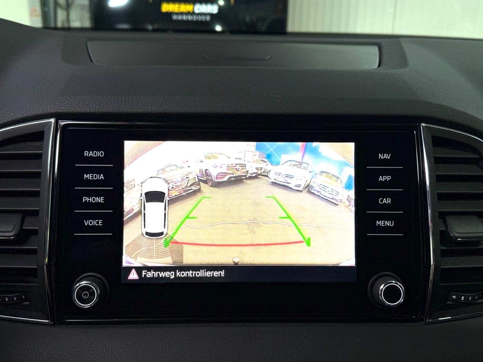 Skoda Karoq Ambition*KAMERA*AHK*ALLWETTER*CARPLAY*LED