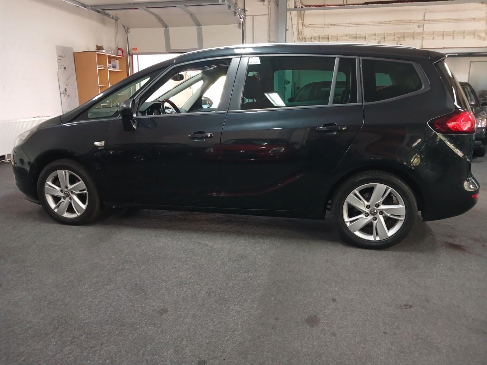 Opel Zafira Tourer NAVI KAMERA LM 7 SITZER !