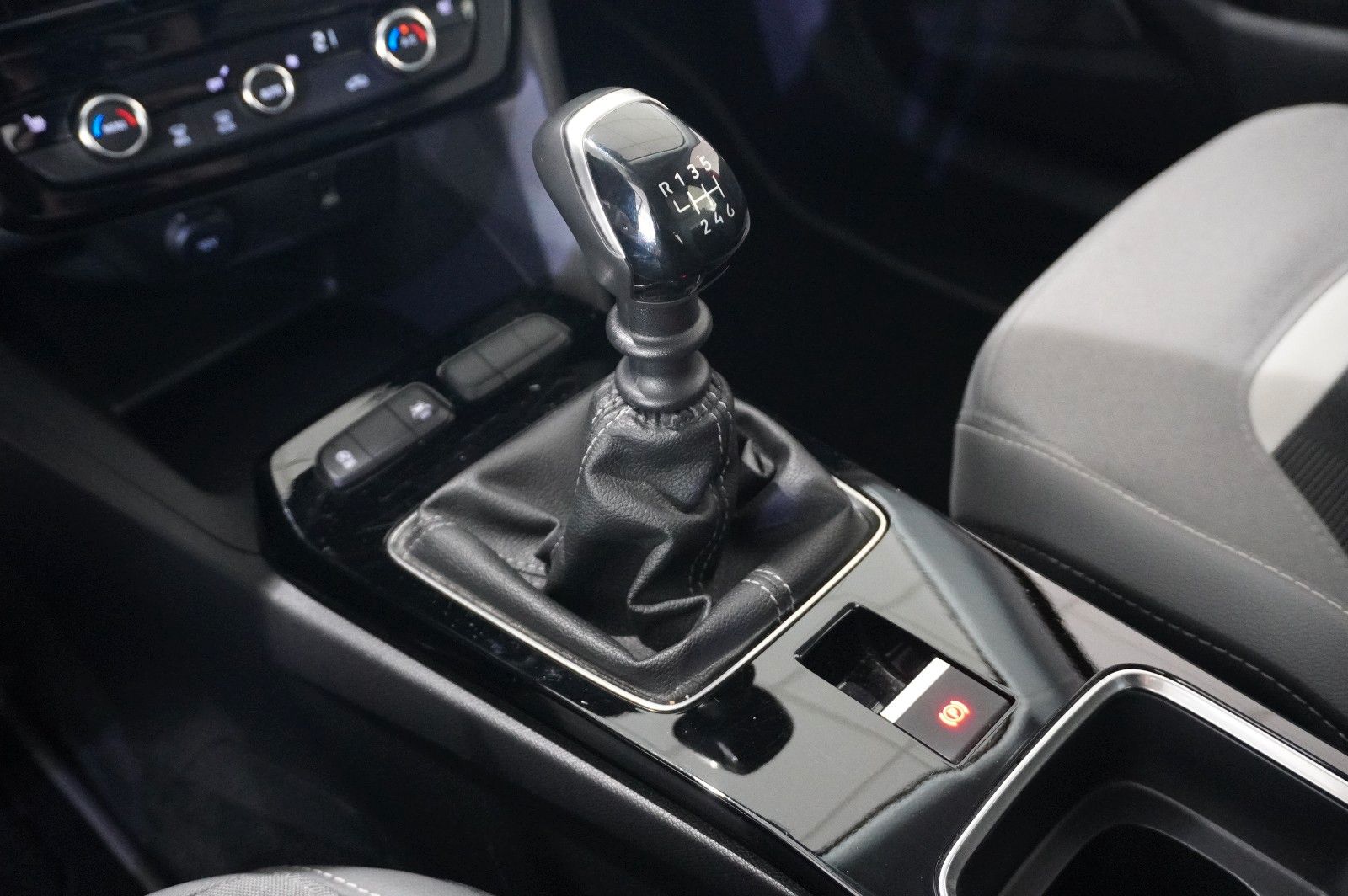 Fahrzeugabbildung Opel Mokka ELEGANCE 1.2T NAVI/LED/KAMERA/SPORT/VIRT.