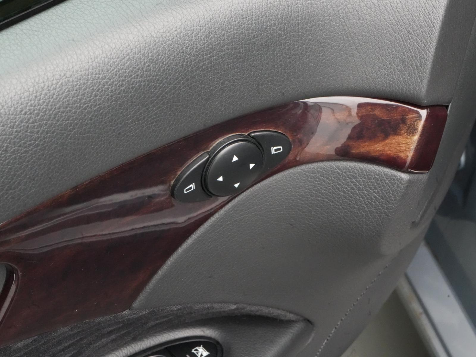 Mercedes-Benz E200 2004 — photo 14
