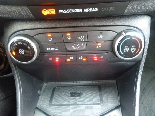 Fahrzeugabbildung Ford Fiesta 1,1 Cool & Connect >NAV/LED/SHZ/PDC<