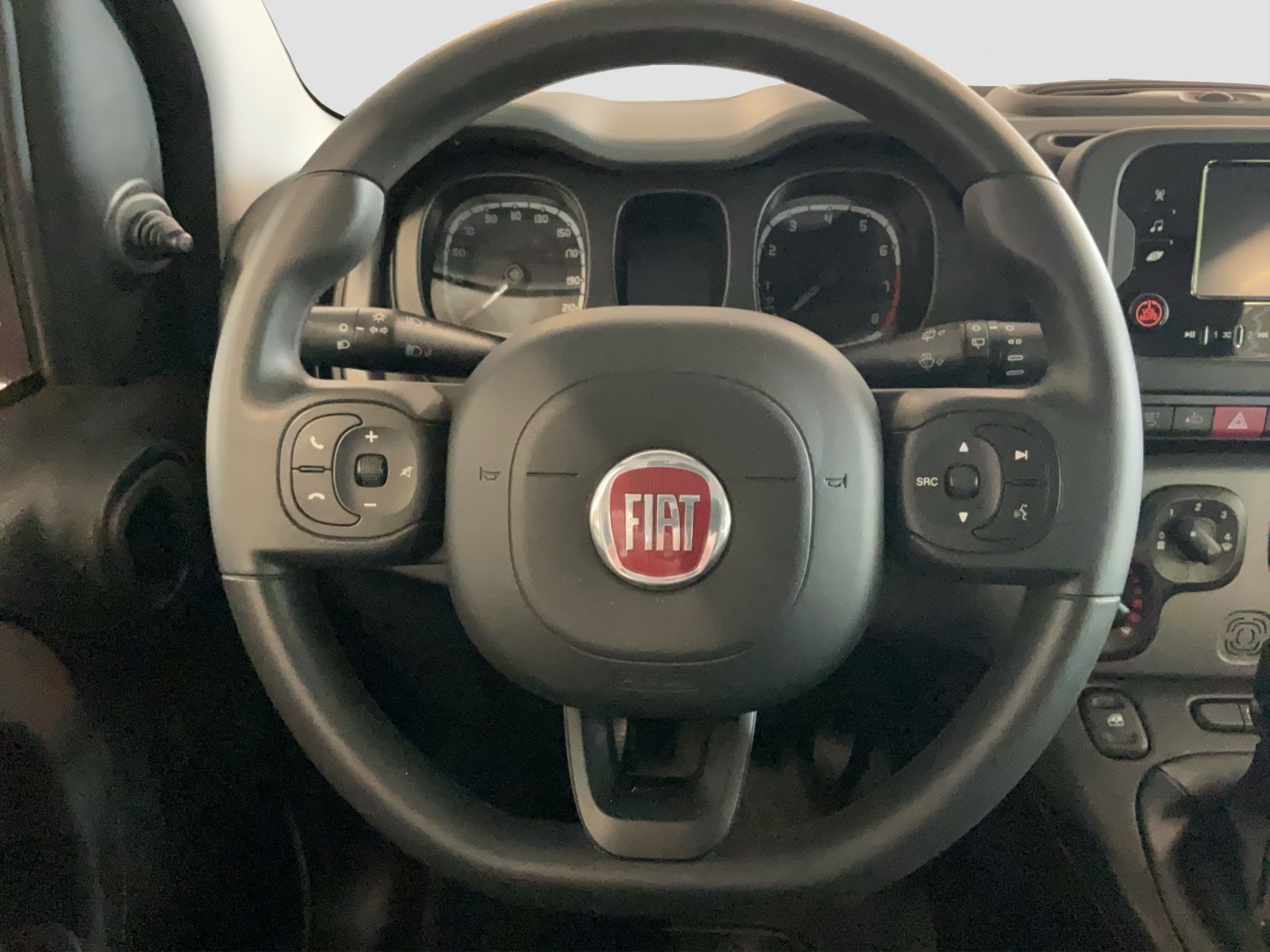 Fahrzeugabbildung Fiat Panda 1,0 Hybrid  Allwetterreifen/Klima/DAB