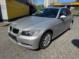BMW 325i Limousine/ Automatik/ PDC/ Schiebedach/ TÜV - silberne BMW 325