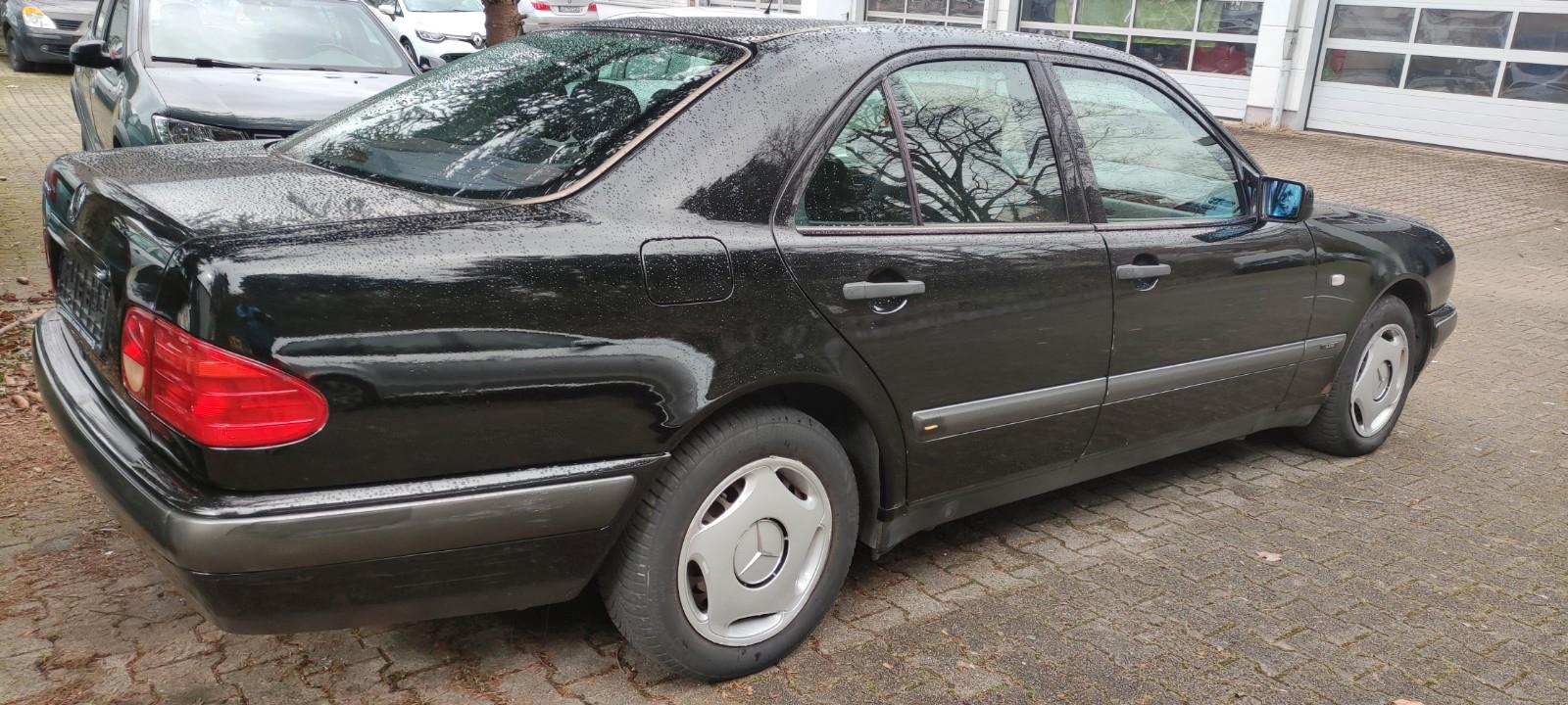 Mercedes-Benz E 200, 1. Hand, HU 3/2026