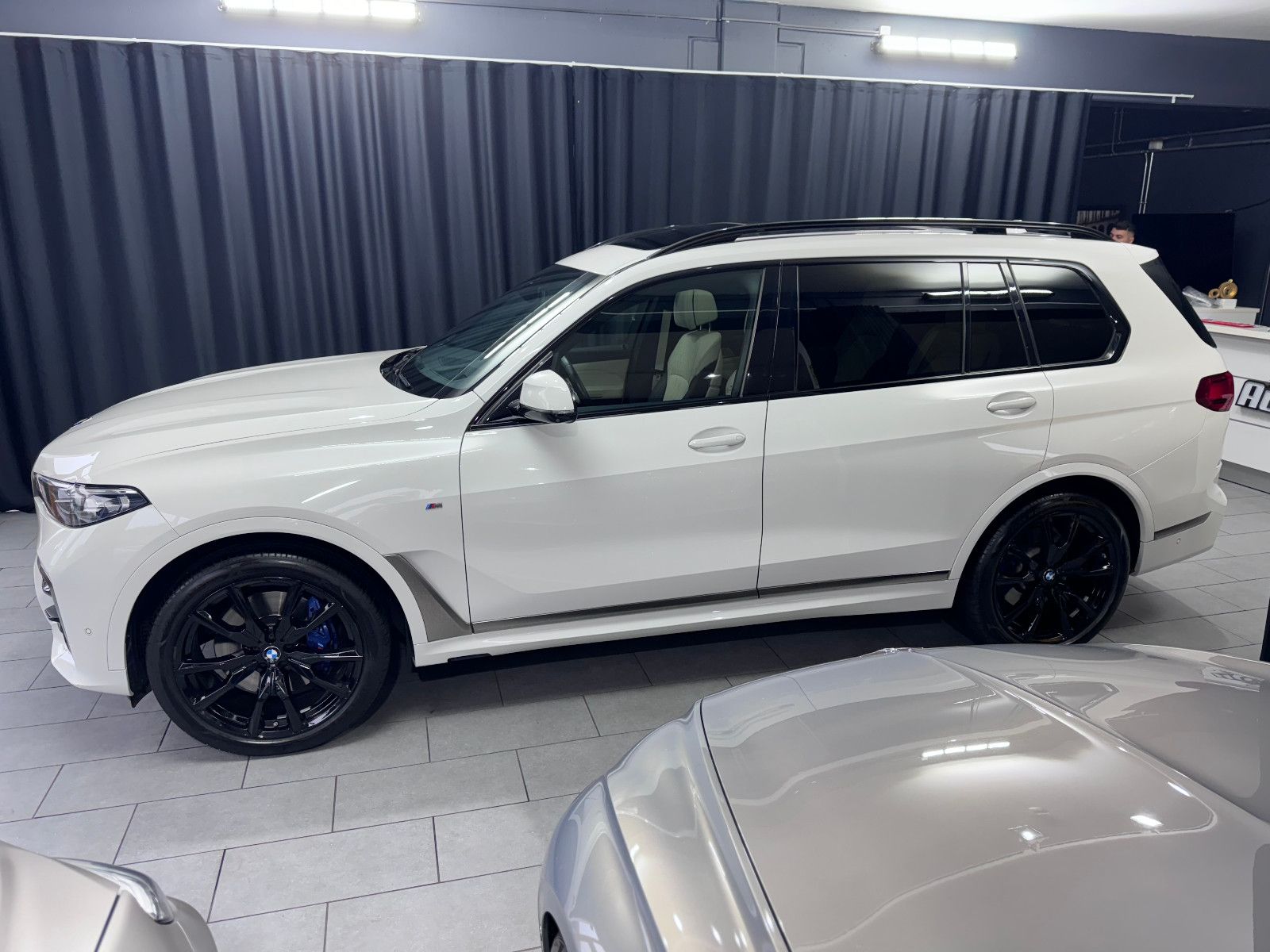 Fahrzeugabbildung BMW X7 M50d*INDIVIDUAL*7-SITZER*360 KAMERA*1.HAND*