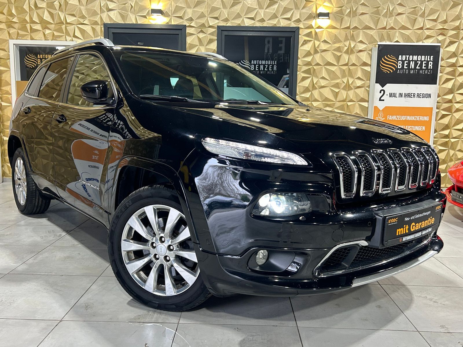 Fahrzeugabbildung Jeep Cherokee M-Jet Overland 4WD/BI-XENON/PANO/MEMORY