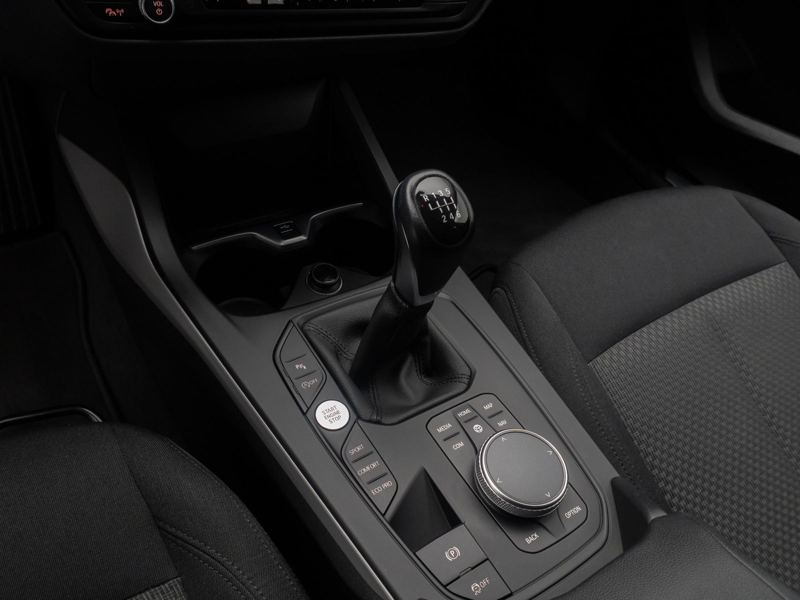 Fahrzeugabbildung BMW 118i Advantage PDC LED GeschwindigReg DAB WLAN